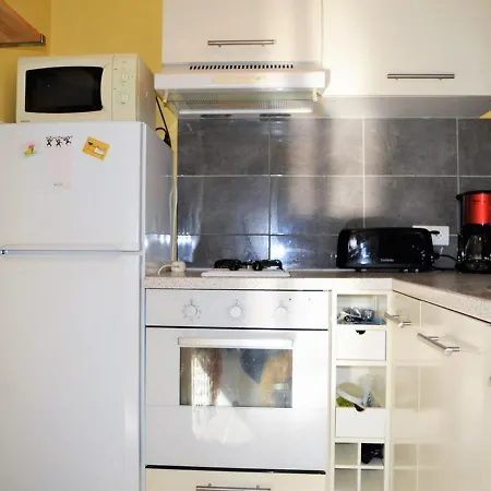 Appartement Le Lavandou, 2 Pieces, 4 Personnes - Fr-1-251-282 Le Lavandou